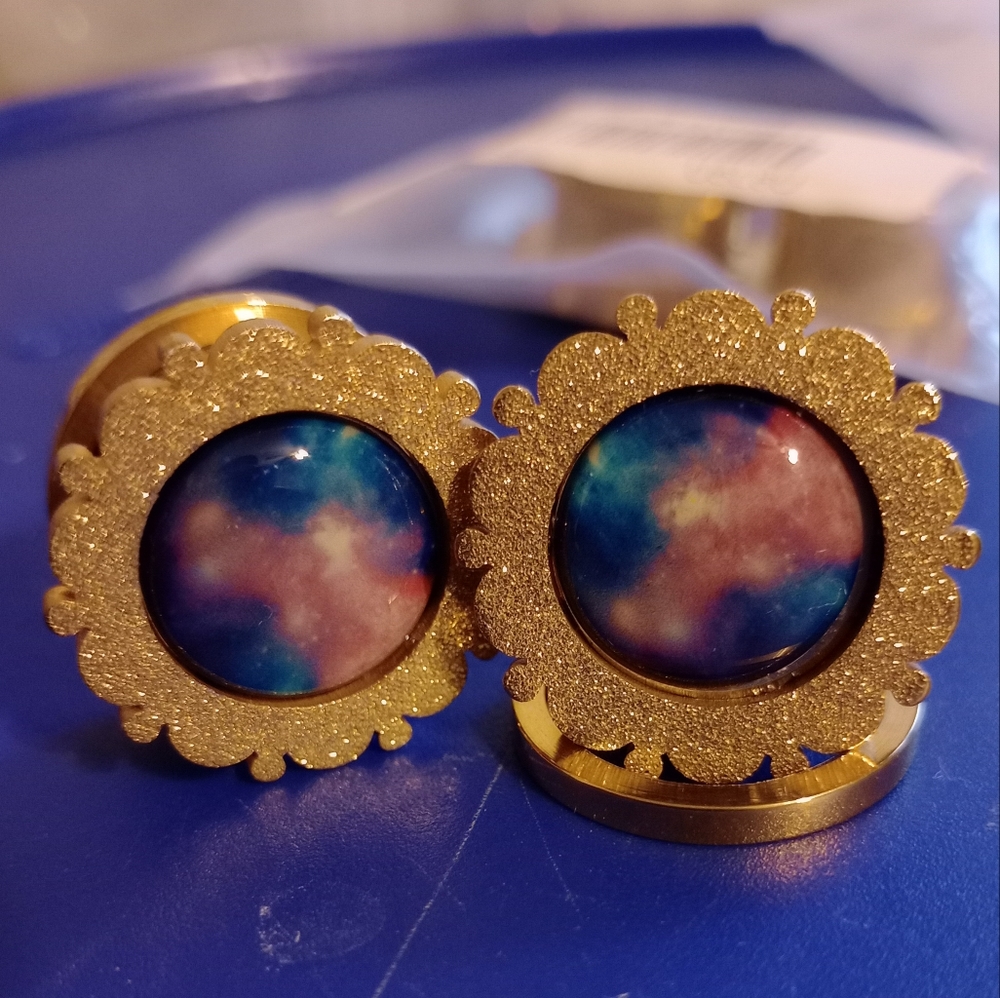 SPARKLING GOLD GALAXY INLAY SCREW BACK TUNNELS